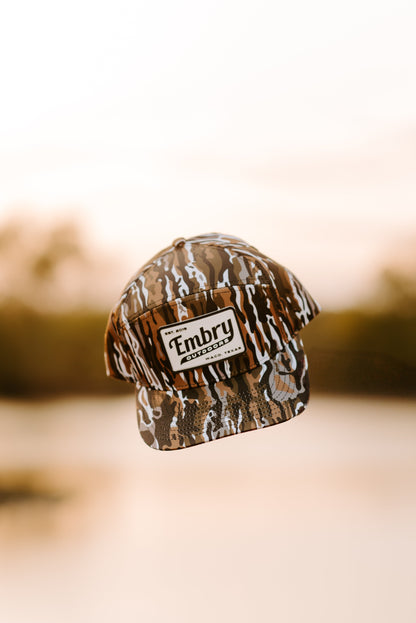 Retro Camo Trucker Hat – Vintage Outdoor Style Cap